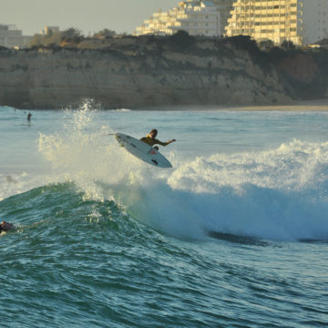 Surfen in der Algarve – das ganze Jahr